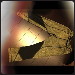 Lululemon Black/yellow capris